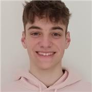 Estudiante de segundo de Bachillerato imparte clases para todas las edades